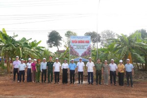 TÂN QUAN PHÁT ĐỘNG CHỈNH TRANG KHU DÂN CƯ, XÂY DỰNG TUYẾN ĐƯỜNG HOA DÀI 5 KM