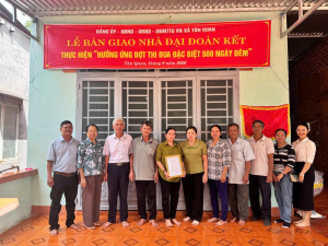 TRAO NHÀ ĐẠI ĐOÀN KẾT CÔNG TRÌNH HƯỞNG ỨNG ĐỢT THI ĐUA ĐẶC BIỆT “500 NGÀY ĐÊM”