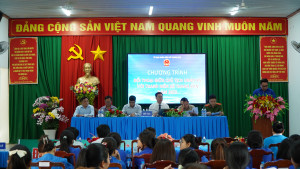 Toàn cảnh buổi đối thoại trực tiếp giữa lãnh đạo xã với đoàn viên thanh niên xã Thanh Sơn.