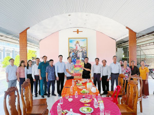 Đảng ủy  - HĐND - UBND - UBMTTQVN xã tổ chức đoàn đi thăm...