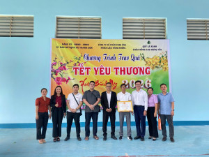 TRAO 300 PHẦN QUÀ CHO BÀ CON KHÓ KHĂN XÃ THANH SƠN