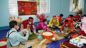 Sôi nổi Hội thi gói bánh chưng, bánh tét