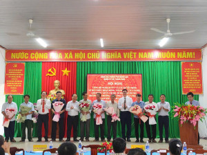 ĐẢNG ỦY - HĐND - UBND - UBMTTQ VIỆT NAM XÃ THANH SƠN TỔ CHỨC HỘI NGHỊ CÔNG BỐ CÁC NGHỊ QUYẾT, QUYẾT ĐỊNH VỀ SẮP XẾP, TỔ CHỨC CÁC ẤP TRÊN ĐỊA BÀN XÃ