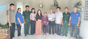 Xã Thanh Sơn thăm hỏi, tặng quà người có công cách mạng nhân kỷ niệm 79 năm Ngày Thương binh - Liệt sĩ
