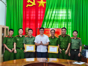 UBND xã Thanh Sơn khen thưởng thành tích xuất sắc trong phong trào “Toàn dân bảo vệ an ninh Tổ quốc”