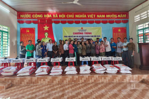 Thanh Sơn trao sinh kế cho 50 hộ dân có hoàn cảnh khó khăn