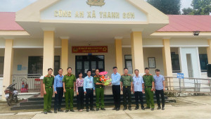 XÃ THANH SƠN: THĂM HỎI, CHÚC MỪNG CÔNG AN XÃ NHÂN KỶ NIỆM 81 NĂM NGÀY TRUYỀN THỐNG CÔNG AN NHÂN DÂN (19/8/1945 - 19/8/2026)