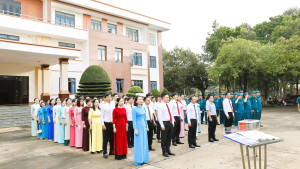 Thiện Hưng: chào cờ đầu tháng 10 và quyên góp ủng hộ miền...