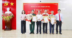 Thiện Hưng: có 6 Đảng viên nhận Huy hiệu Đảng đợt 2-9