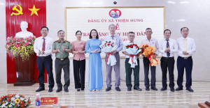 THIỆN HƯNG: TRAO HUY HIỆU ĐẢNG ĐỢT 7-11