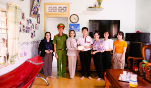 Xã Thiện Hưng thăm hỏi 5 gia đình có nạn nhân bị tai nạn giao thông