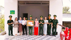 Ban chỉ huy bộ đội biên phòng tỉnh Đồng Nai bàn giao “Nhà Đại đoàn kết” cho quân nhân có hoàn cảnh khó khăn