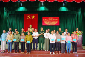 Trung đoàn 717 đồng hành với hộ nghèo, cận nghèo trong vùng dự án