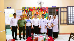 Thiện Hưng: Bí thư Đảng ủy xã thăm, kiểm tra và chúc Tết các lực lượng trực đêm giao thừa Xuân Bính Ngọ 2026