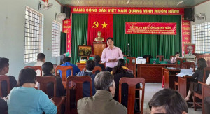 Ông Nguyễn Ngọc Điệp – Giám đốc Phòng giao dịch NHCSXH Bù Đốp phát biểu chỉ đạo tại cuộc họp giao ban tháng tại điểm Giao dịch Thanh Hòa – xã Thiện Hưng
