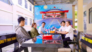 Thiện Hưng: Chủ tịch UBND xã gặp gỡ, hỗ trợ sinh viên hoàn thiện thủ tục miễn, giảm học phí