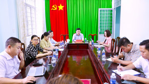Bí thư Đảng ủy xã Thiện Hưng tiếp công dân định kỳ tháng 10