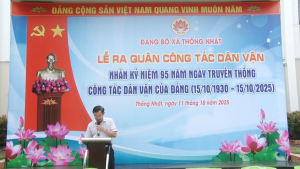 Đồng chí Trịnh Văn Trường Bí thư Đảng ủy, Chủ tịch HĐND xã phát biểu tại buổi Lễ