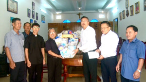 Lãnh đạo xã Thống Nhất thăm, chúc mừng lễ Giáng Sinh các cơ...