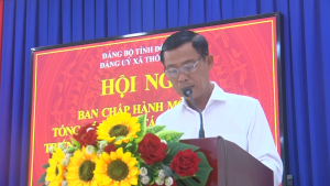 Đồng chí Trịnh Văn Trường Bí thư Đảng ủy, Chủ tịch HĐND xã phát biểu khai mạc Hội nghị