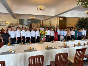 Lãnh đạo xã Thống Nhất thăm, chúc mừng Giáng Sinh tại Trung tâm hành hương Đức Mẹ Núi Cúi.