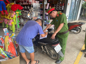 Công an xã Thống Nhất ra quân bảo đảm trật tự an toàn giao thông dịp lễ 30/4 và 01/5
