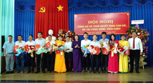 Thuận Lợi: công bố thành lập cơ quan chuyên môn và tổ chức hành chính xã, trao quyết định cán bộ, bố trí công chức, viên chức