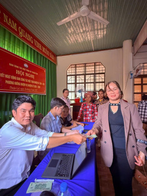 Xã Thuận Lợi nỗ lực trao quà Tết độc lập đến người dân