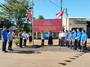 Đoàn thanh niên – Hội LHTN xã Thuận Lợi tổ chức hành trình “Tôi yêu Tổ quốc tôi” và bàn giao công trình thanh niên “Đường cờ tổ quốc”