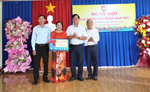 Ấp Thuận Phú 1 tưng bừng Ngày hội Đại đoàn kết toàn dân tộc năm 2025
