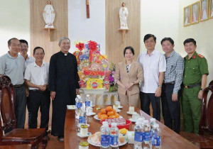 Lãnh đạo xã Thuận Lợi thăm, chúc mừng giáng sinh năm 2025