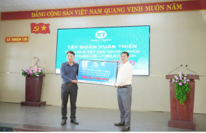 Tập đoàn Xuân Thiện trao tặng quà Tết cho người có hoàn cảnh khó khăn xã Thuận Lợi