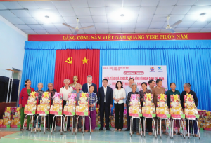Chung tay chăm lo Tết cho các hộ khó khăn tại xã Thuận Lợi