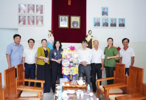 Lãnh đạo xã Thuận Lợi thăm, chúc Tết Chùa Phúc Hậu và Giáo xứ Thuận Phú