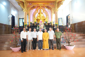 Lãnh đạo xã Thuận Lợi thăm, chúc Tết Chùa Thanh Phú