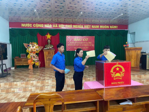 Đoàn thanh niên xã Thuận Lợi tích cực hỗ trợ công tác bầu cử