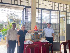 Góp Sức "Thay Áo Mới" Cho Thư Viện Cộng Đồng