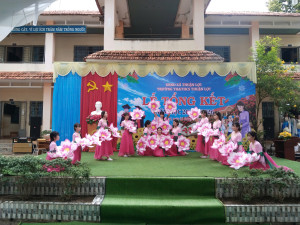 Lấy Sự Học Làm Động Lực Phát Triển: Lời Gửi Gắm Từ Buổi Lễ Tổng Kết Năm Học Tại Trường Tiểu học và THCS Thuận Lợi