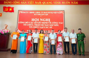 XÃ THUẬN LỢI TỔ CHỨC HỘI NGHỊ CÔNG BỐ CÁC QUYẾT ĐỊNH VỀ SẮP XẾP TỔ CHỨC BỘ MÁY VÀ CÔNG TÁC CÁN BỘ TẠI CÁC ẤP