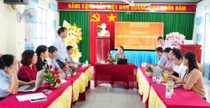 ĐOÀN GIÁM SÁT HĐND XÃ KHẢO SÁT CÔNG TÁC CHUYỂN ĐỔI SỐ TẠI TRƯỜNG THCS THUẬN LỢI