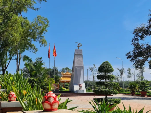 Ngọn lửa Làng Ba Cựu Chiến binh, nhạc sĩ Ngọc Uy tên thật là Nguyễn Văn Uy sáng tác