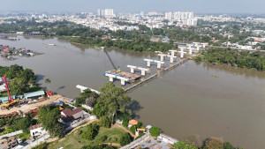 Cầu Thống Nhất bắc qua sông Cái (một nhánh của sông Đồng Nai)