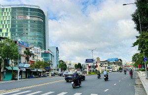 Vòng xoay ngã 5 Biên Hùng thuộc phường Trấn Biên.