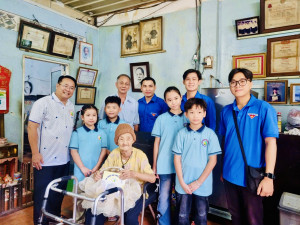 Bữa cơm sum vầy - ấm áp yêu thương