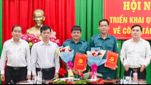 Đảng ủy phường Trấn Biên trao Quyết định công tác cán bộ