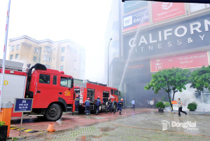 Diễn tập chữa cháy ở tòa nhà The Pegasus Plaza tại phường Trấn Biên