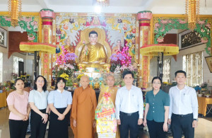 Đảng uỷ - HĐND - UBND - UBMTTQVN Phường Trấn Biên thăm, chúc mừng các cơ sở tôn giáo nhân Đại lễ Vu Lan năm 2025