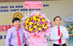 Ủy viên Ban thường vụ Tỉnh ủy Hồ Văn Nam dự Lễ khai giảng tại trường THPT Ngô Quyền