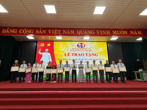 Phường Trấn Biên trao tặng Huy hiệu Đảng cho 175 đảng viên