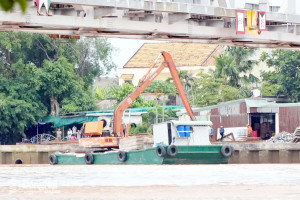 Công trình thi công kè gia cố sông Đồng Nai đoạn từ đình Phước Lư đến khu dân cư dọc sông Rạch Cát (phường Trấn Biên, tỉnh Đồng Nai). Ảnh: Đăng Tùng